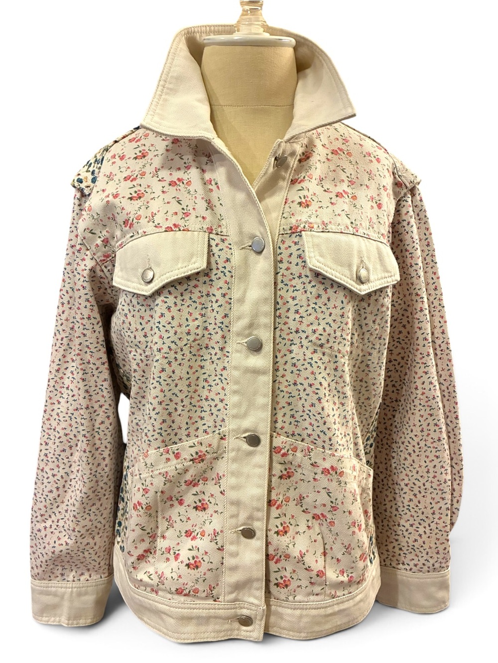Blank NYC delicate floral heavy cotton trucker jacket. Buttons pockets. Sz M.